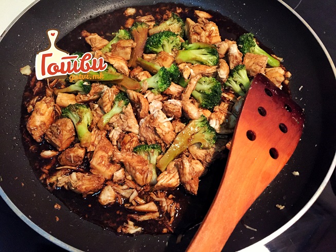Пилешко со брокула – одличен специјалитет од Кинеската кујна