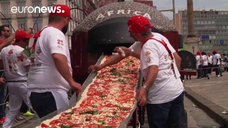 ВИДЕО: Колку состојки беа потребни за најдолгата пица на светот?