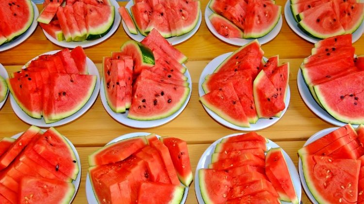ВИДЕО: Цел живот погрешно сме јаделе лубеница, погледнете како треба