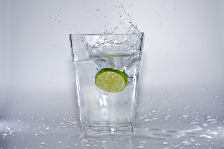 Саси вода – пијалок за детоксикација на организмот на горештините