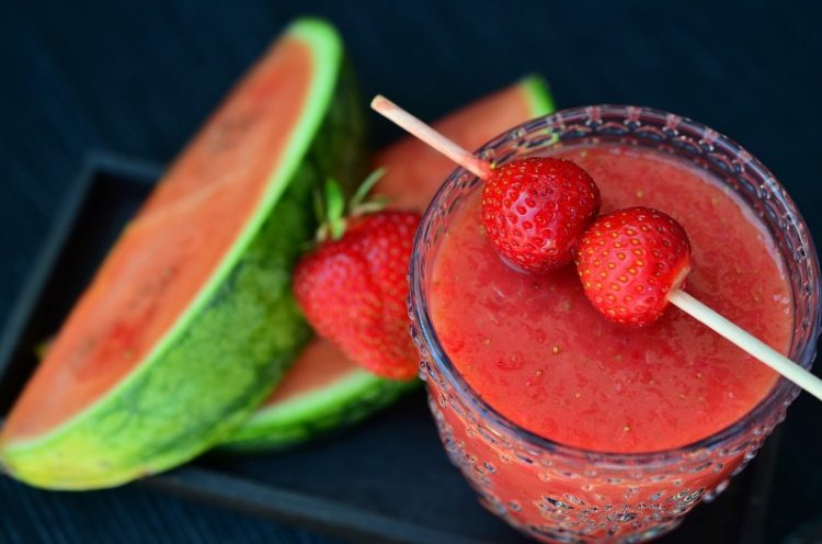 Одлична освежувачка комбинација – лубеница, вишни и нане
