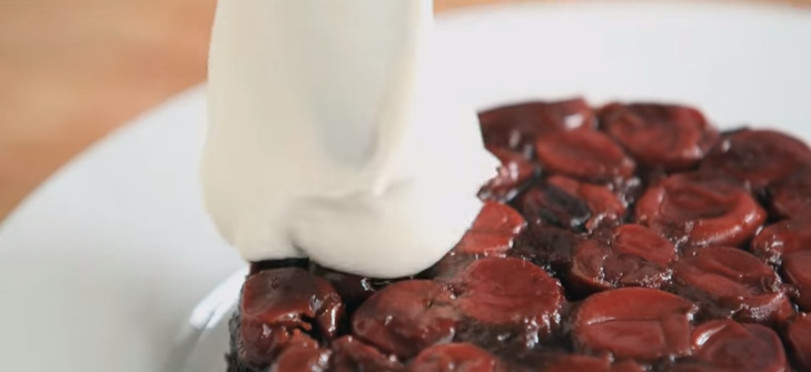 ВИДЕО: Превртена чоколадна торта