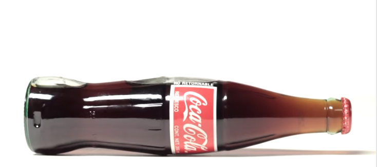 ВИДЕО: Трикови со Кока-Кола кои мора да ги видите за да поверувате