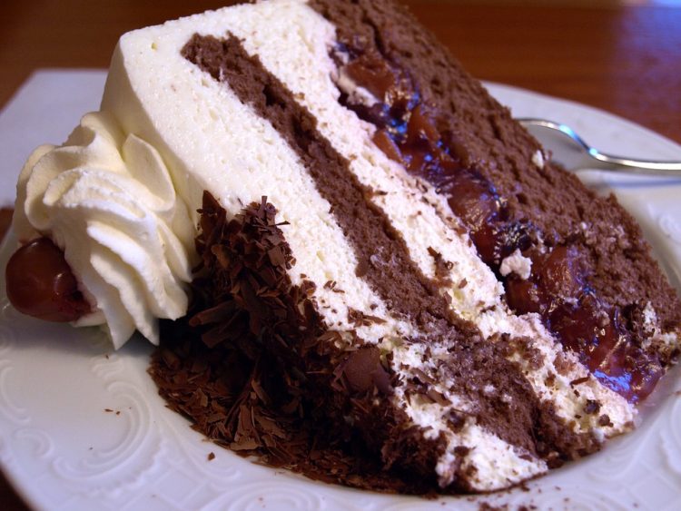 Чоколадна торта со шлаг готова за 15 минути
