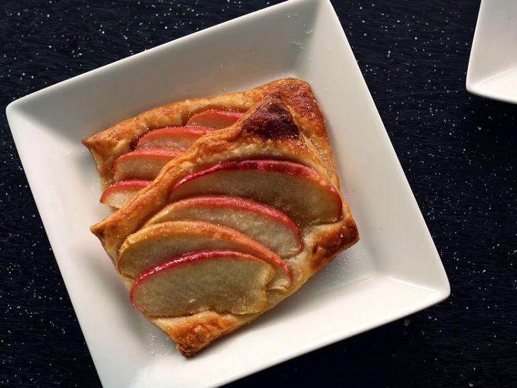 Евтино задоволство: За миг направете колач од јаболка