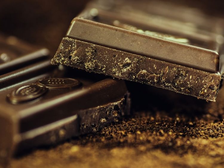 Здрав и брз десерт: Чоколадо со ѓумбир и калинка кое го забрзува метаболизмот