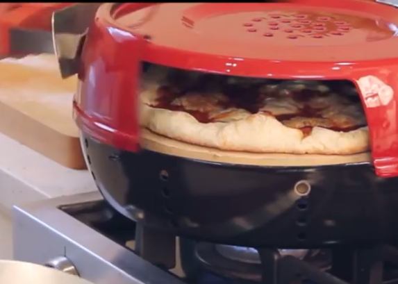 ВИДЕО: Може да гледате како се крчка – од сега пица ќе се прави вака
