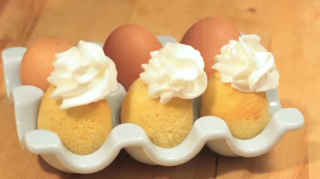 ВИДЕО: Направи дупче во јајцето – испече колач во него!