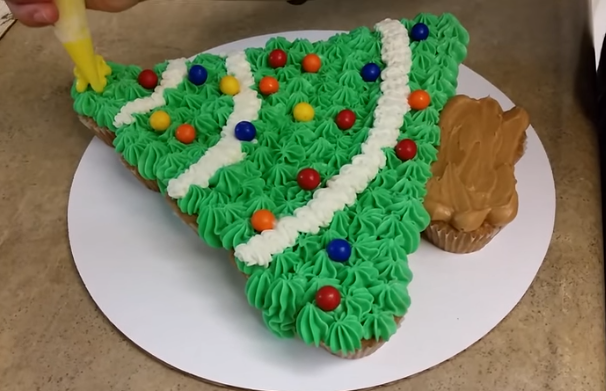 ВИДЕО: Новогодишна торта за десетка – имајте вкусни празници