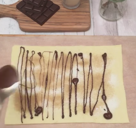 Намачка растопена чоколада на тесто – десерт по кој ќе полудите