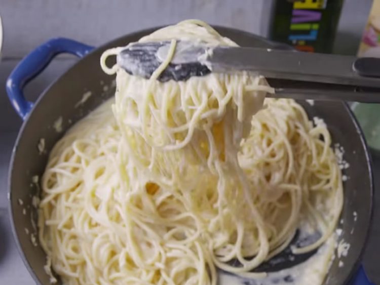 Шпагети во сос со тиквици