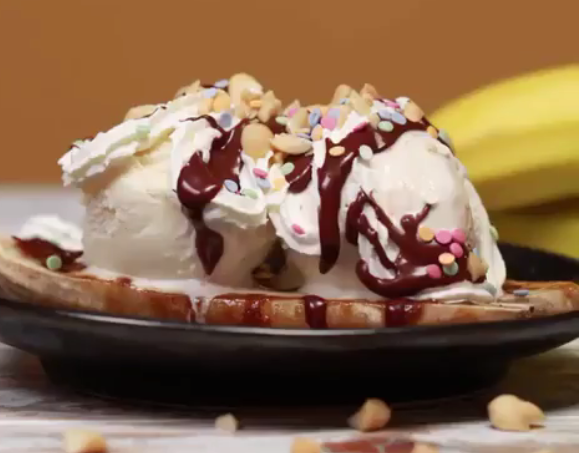 ВИДЕО: Испече банани и го направи најубавиот десерт