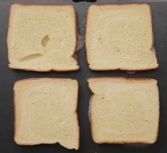 ВИДЕО: Топли и крцкави сендвичи за зимата – со путер го направи ова