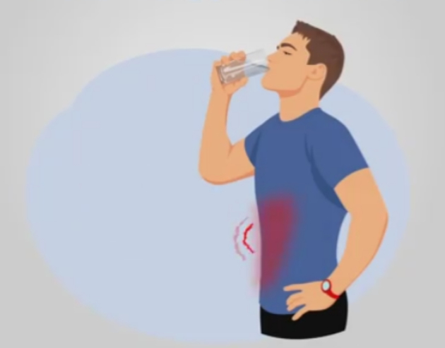 ВИДЕО: Изгледате вака додека пиете вода? – тогаш го правите тоа погрешно