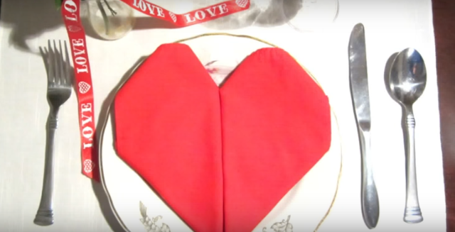 За Денот на вљубените: Декорации со салфетки во форма на срце