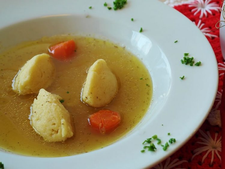 Еве како се прават најдобрите гриз кнедли за супа