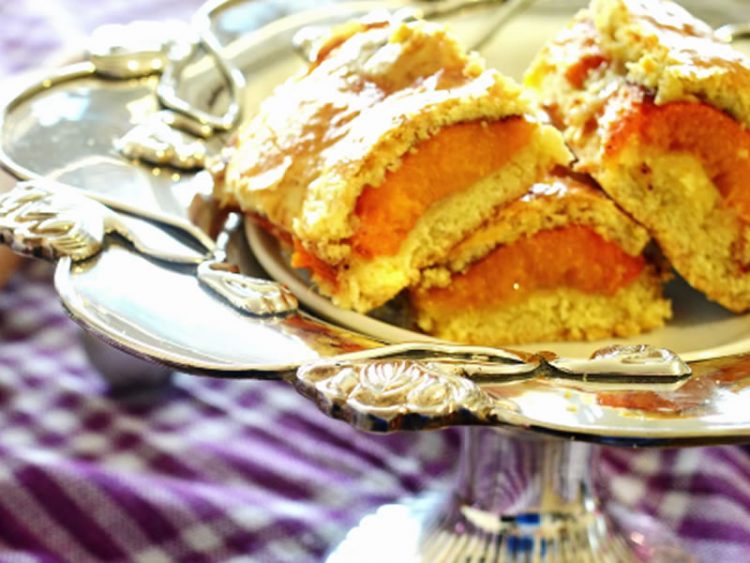 Иванденски колач: Стар рецепт за десерт со кајсии кој се прави за денешниот празник