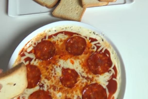 ВИДЕО РЕЦЕПТ: Пица сос – домаќинките полудеа по него