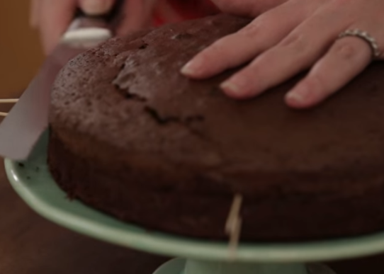 ВИДЕО: Исечете ја тортата без грешка – супер трик