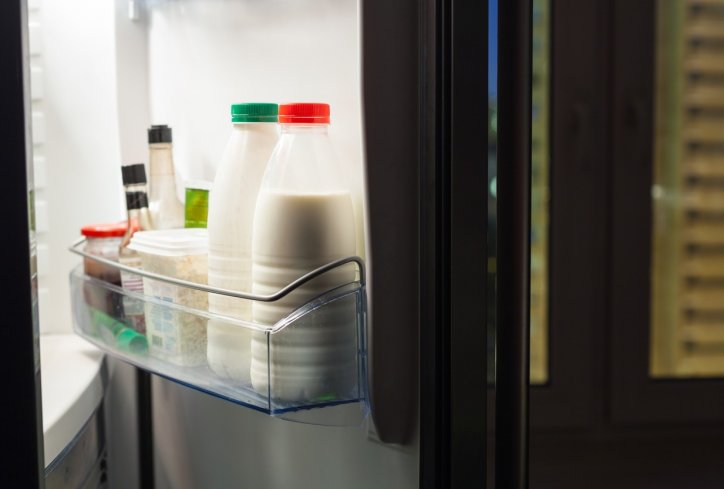 Го ставате млекото на вратата од фрижидерот? – веќе НИКОГАШ не го правете тоа