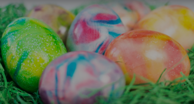 ЗАБОРАВЕТЕ НА БОЈАТА: Офарбајте ги јајцата со пена за бричење – резултатот ФАНТАЗИЈА