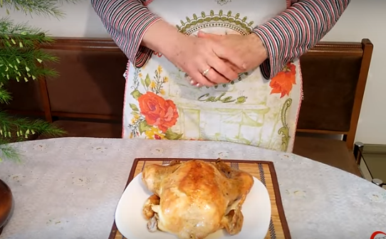КРЦКАВО ОДОЗГОРА, МЕКО ОДВНАТРЕ: Како да испечете совршено пиле?