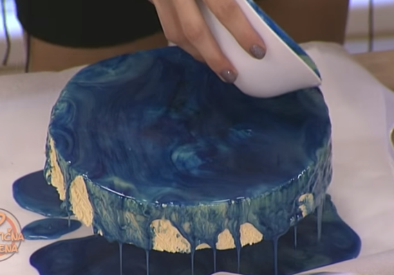 ОВА Е СОВРШЕНО: Направете огледало глазура за торта