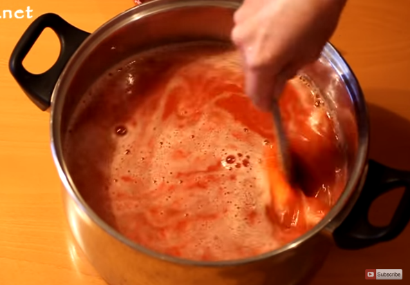 ВКУСОТ НА ПРОЛЕТТА: Направете сок од јагоди – БОМБА со витамини