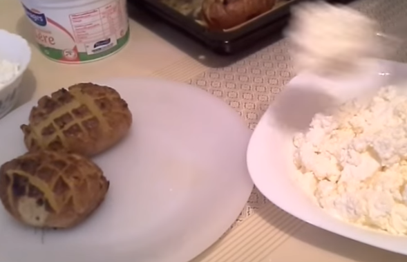 РУЧЕК НАБРЗИНА: Печен компир кој изгледа светски