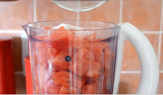 ВИДЕО: За најавените горештини – сок од лубеница