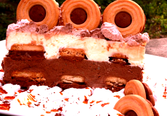 ДЕСЕРТ НА ДЕНОТ: Торта со колачиња