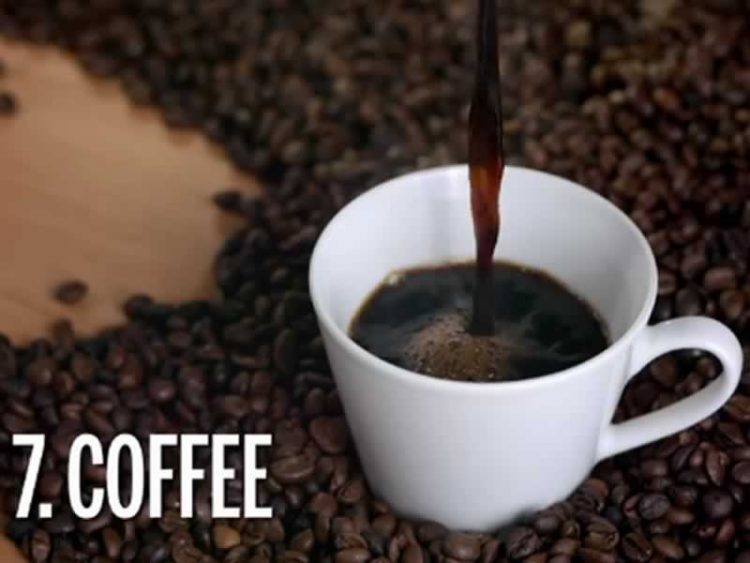Прво се става шеќер и не се меша кога ќе зоврие – Најголемите грешки со кои кафето губи вкус