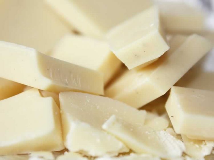 Тоблероне од бело чоколадо – Рецепт од три состојки кој брзо се прави