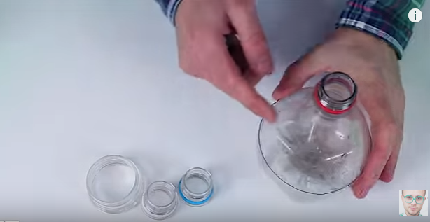 Видео: не ги фрлајте пластичните шишиња и капачиња – направете нешто корисно за бањата