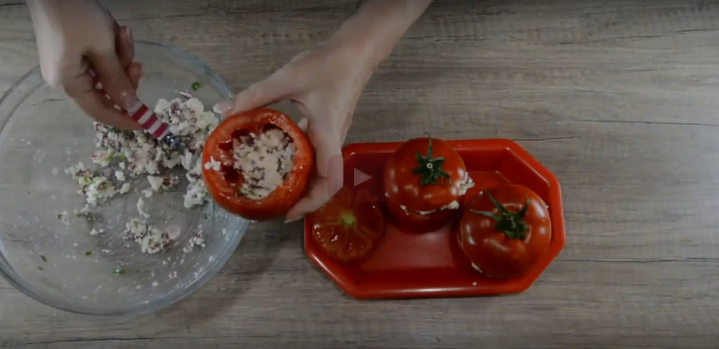 Хит ручек кај домаќинките: Царски полнети домати