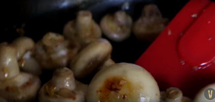 Деликатесно: Печурки со лук и рузмарин