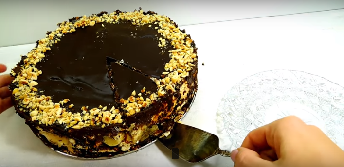 Изгледа како да е од врвна слаткара – чоколадна торта без печење