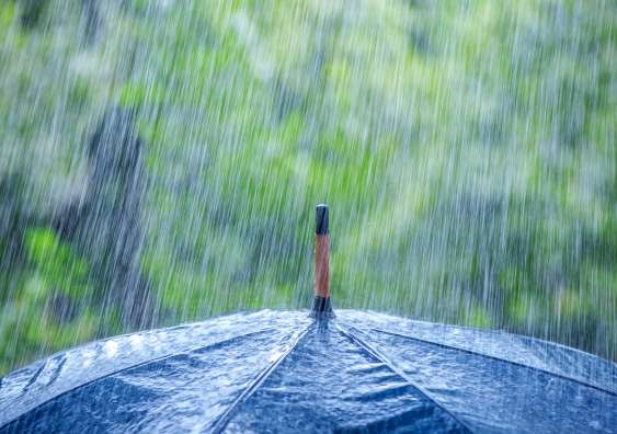 Нема спас од дождот – температурите уште повеќе паѓаат