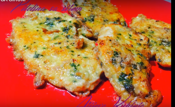 Повкусно од ќофте и тиквици: Пилешко со сирење и магдонос