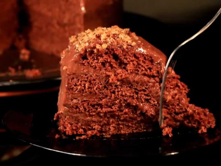 Чоколадна торта со ореви