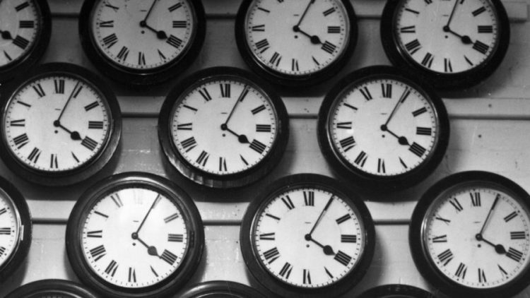 Како да се преживее поместувањето на часовникот? Еве ги советите од психолозите