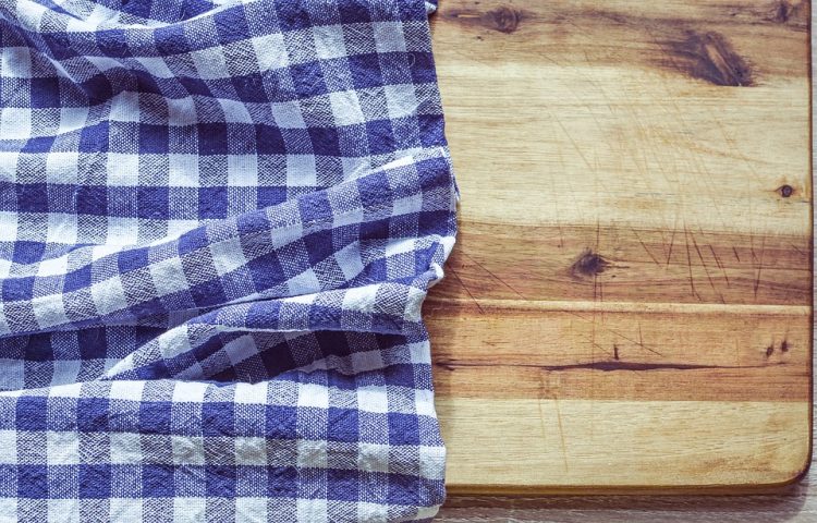 Кујнските крпи се легло на бактерии – бидете внимателни каде ги чувате