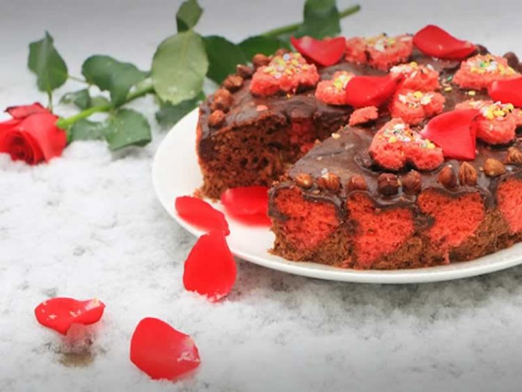 Колач со чоколадо и лешници за денот на вљубените (Видео)