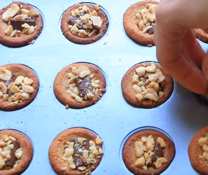 Од една смеса безброј колачиња: Лесен видео рецепт за мини мафини