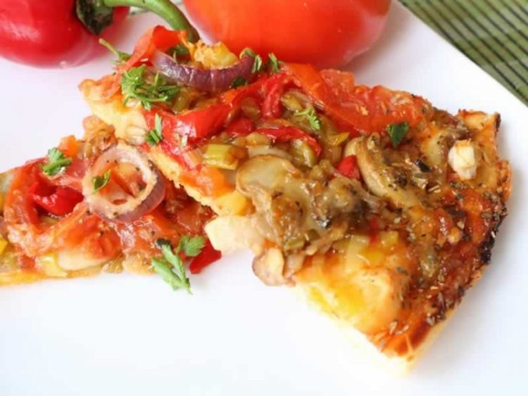 Витаминска посна пица: Сочна, здрава и полна со зеленчук