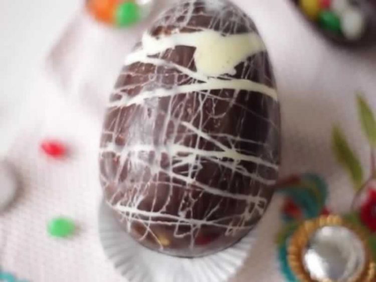 Израдувајте ги децата: Разубавете им го Велигден со чоколадни јајца, а еве како да ги направите (Видео)