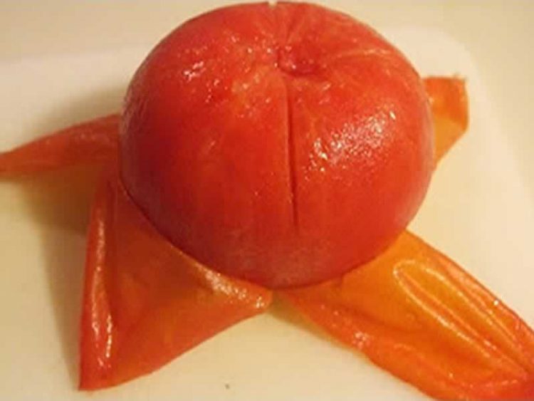 Супер совет: Еве како да излупите домати за само 30 секунди (Видео)