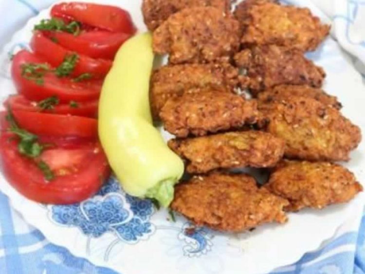 Брзо и вкусно: Уштипци од тиквици и пилешко месо