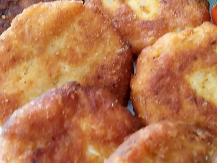 Плескавици од компири со тајни состојки (Видео)