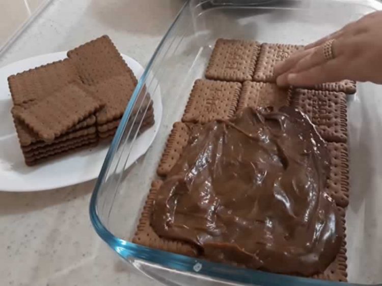 Брза и лесна чоколадна торта – готова за само 10 минути (Видео)